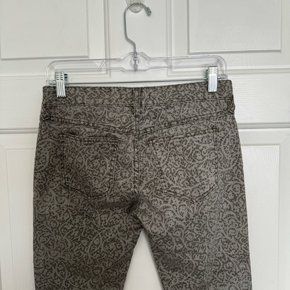 Free People Gray Paisley Print Size 26 Skinny Jeans With Zipper On Ankles - Picture 4 of 8